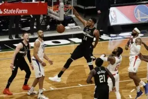 Proclaman al griego Antetokounmpo Jugador de la Semana en la Conferencia Este