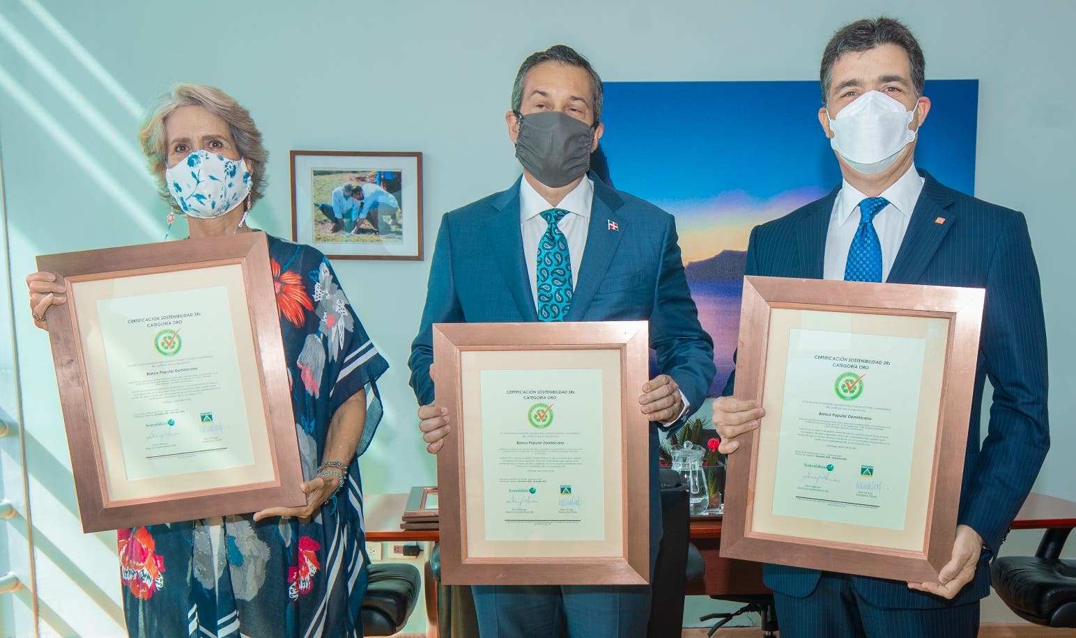 Ministerio Medio Ambiente entrega certificaciones