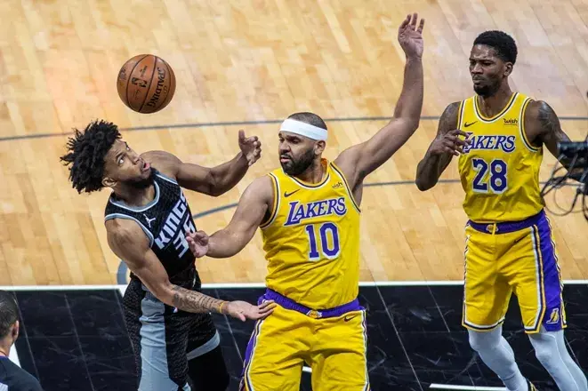 Los Lakers caen en el último suspiro ante los Kings sin James, Gasol y Davis