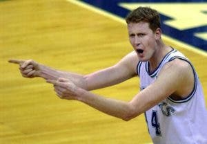 El expívot Shawn Bradley quedó paralizado tras sufrir accidente de bicicleta