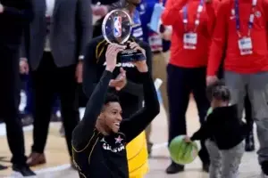 Antetokounmpo, como MVP y Curry líder, dan triunfo al Team LeBron