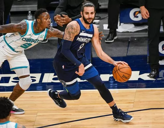 Los Hornets humillan a los Timberwolves en Minneapolis