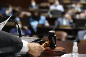 Diputados aprueban en primera lectura proyecto de ley elimina reinscripción en colegios