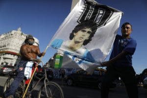 Fanáticos de Maradona marchan en Buenos Aires por justicia