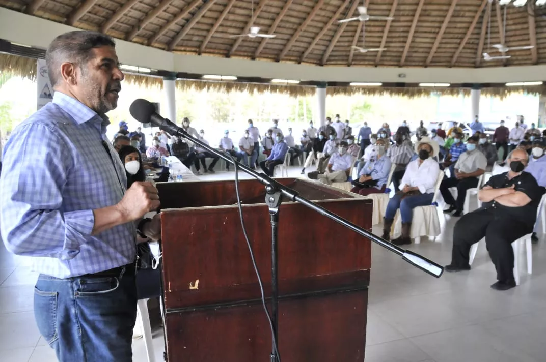 Ministro de Agricultura dispone terrenos para construcción de correccional en Higüey