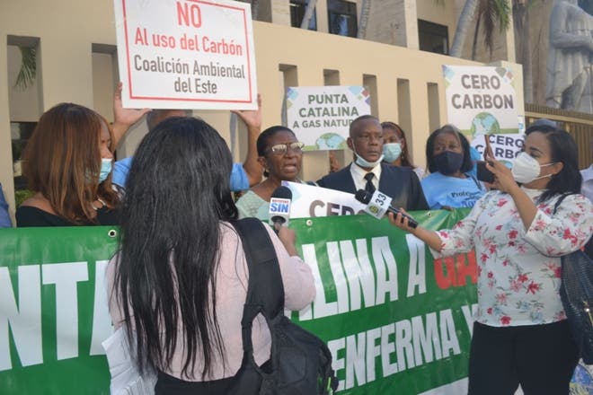 Demandan al tribunal ordenar cierre de Punta Catalina por contaminante
