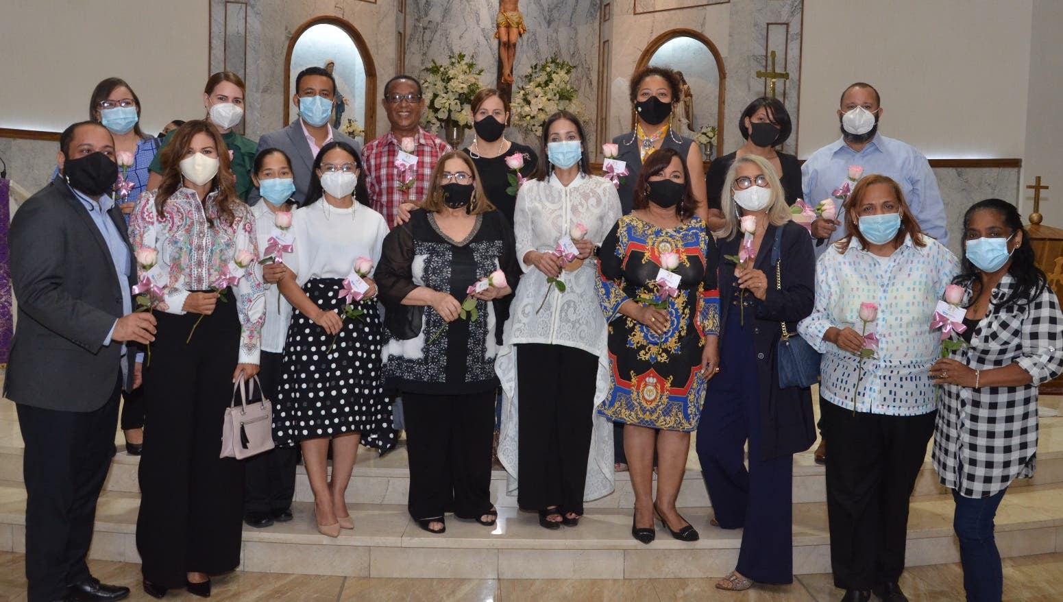 Cronistas sociales celebran sus 21 años con una misa