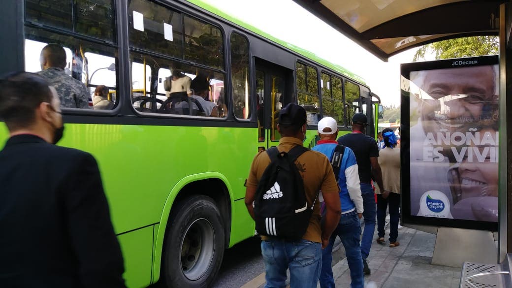 Autobuses de la OMSA trasladarán a personas con condiciones especiales a áreas de vacunación 