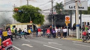 Incendio en la farmacia Los Hidalgos de la Abraham Lincoln