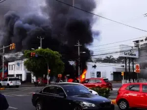 Muere joven de 25 años por inhalar humo en incendio de farmacia Los Hidalgos