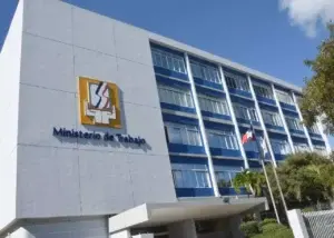 Ministerio de Trabajo media ante conflicto de trabajadores y empresa Bepensa Dominicana