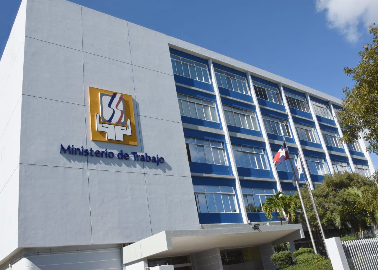 Ministerio de Trabajo media ante conflicto de trabajadores y empresa Bepensa Dominicana