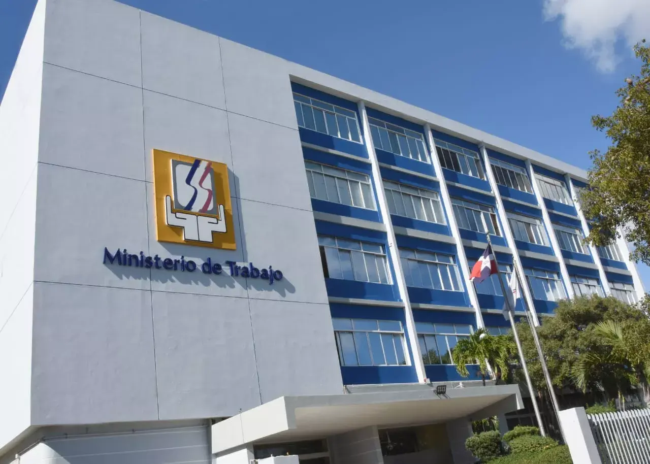 Ministerio de Trabajo media ante conflicto de trabajadores y empresa Bepensa Dominicana