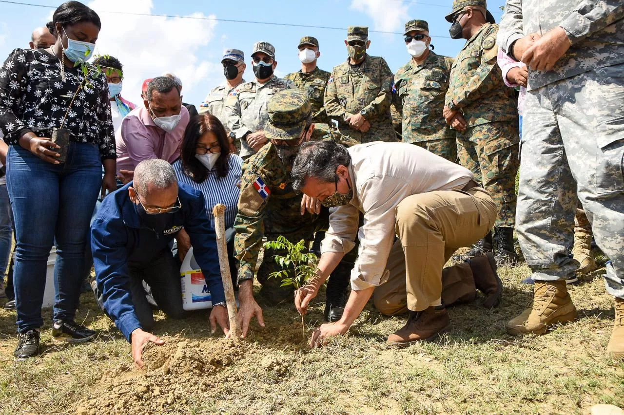 Medio Ambiente inicia plantación de 35,500 árboles en zona fronteriza