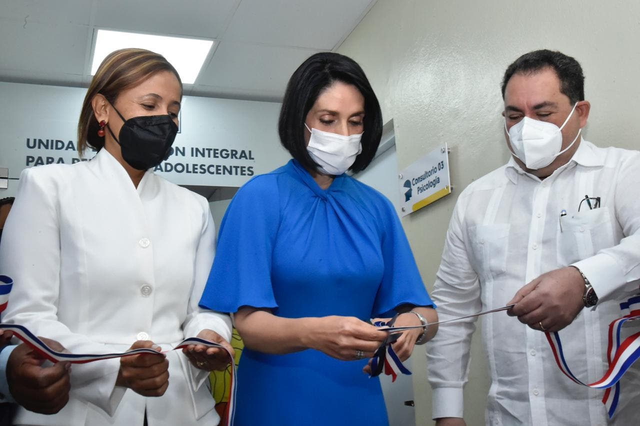 Primera Dama y SNS inauguran unidad para adolescentes en Hospital Juan Pablo Pina
