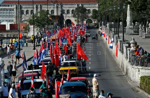 Una caravana por el Malecón de La Habana pide el fin del embargo de EE.UU.