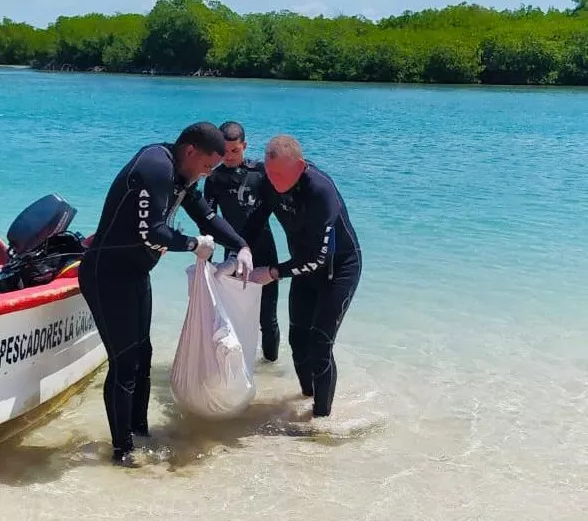 Defensa Civil recupera cuerpo de joven desaparecido en playa “La Caobita” en Azua