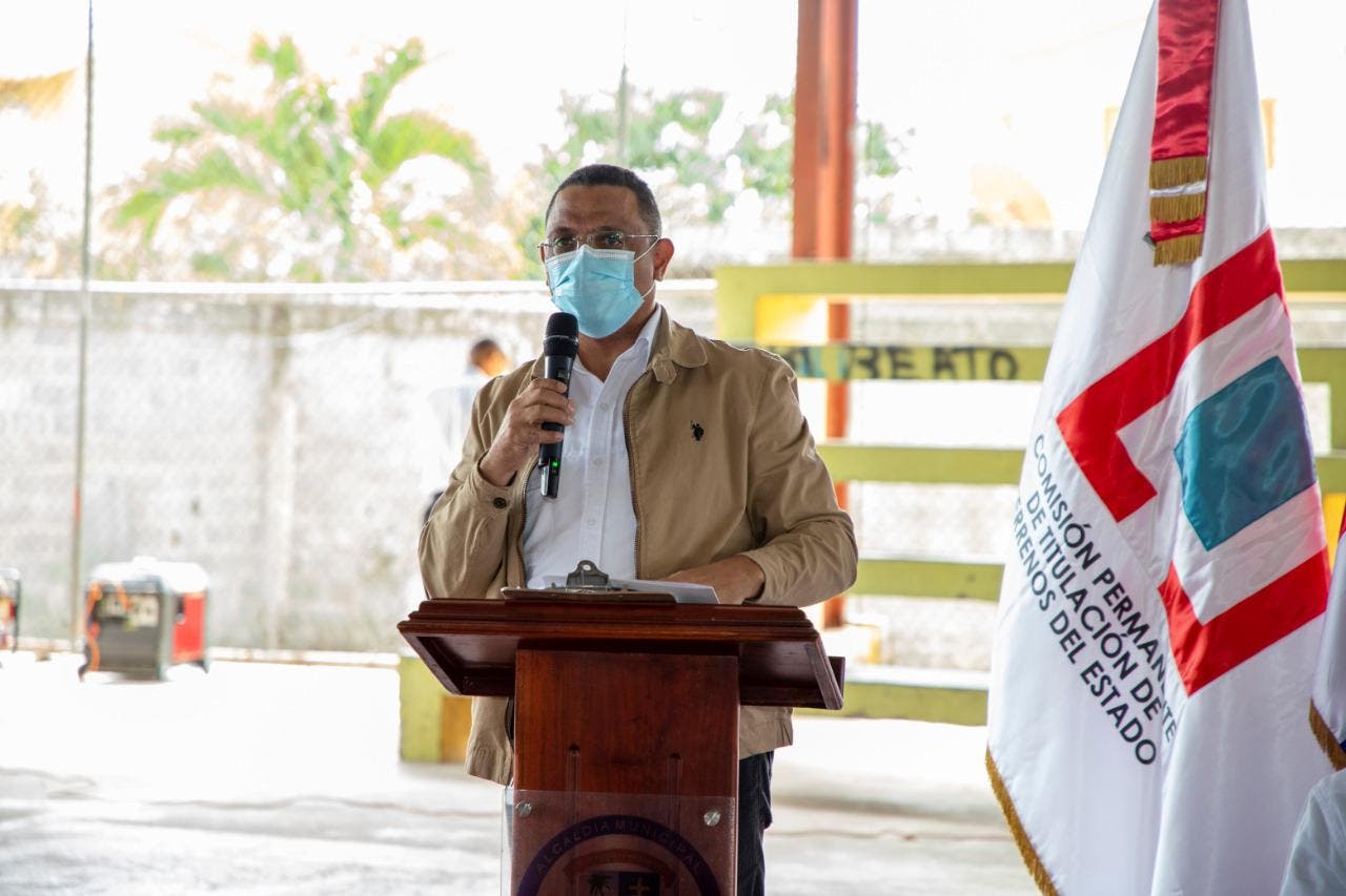 Gobierno inicia proceso de titulación de terrenos en  Palenque y Boca de Nigua