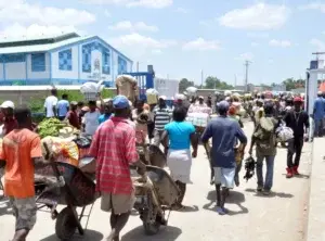 Comercio informal con Haití se mantiene activo