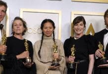 Chloé Zhao y película  “Nomadland” hacen historia  en Oscar 2021