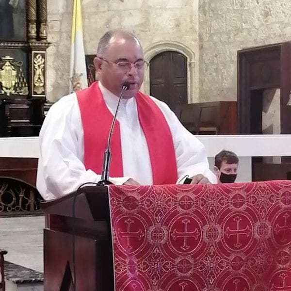 Sacerdote Apolinar Castillo: Quienes profesamos la fe sentimos la embestida febril de formas insólitas de agresividad