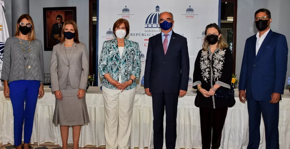 María Elena Aguayo, Ana Figueiredo, Carmen Heredia y Gianluca Grippa, Margarita Miranda de Mitrov y Alberto Rincón.