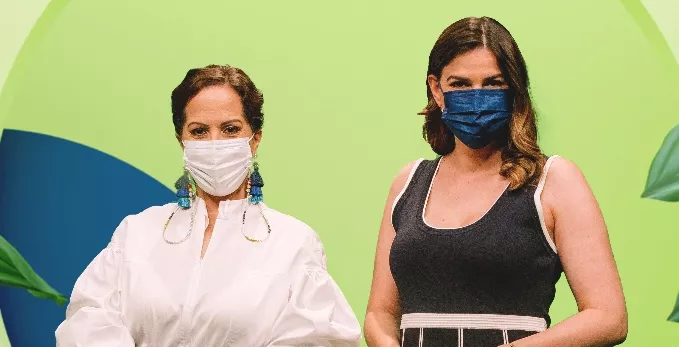 Irina Lora y Marianne Cruz.