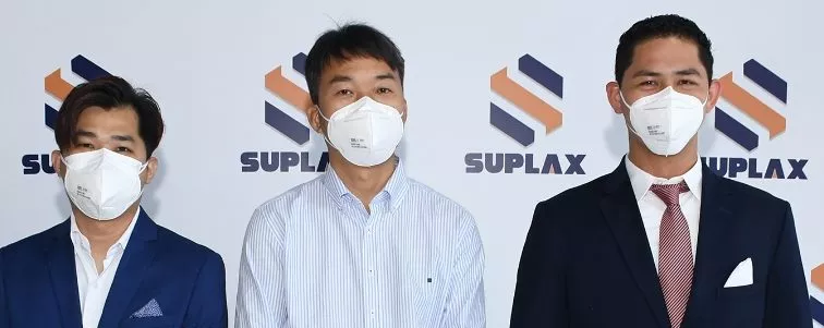 Tony Chen, Lin Yu y  Sam Ng.