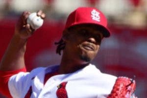 Francisco Mejía batea un doble;  Alex Reyes, gana