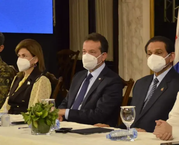 Vicepresidente Raquel Peña, Víctor Bisonó y Daniel Rivera.