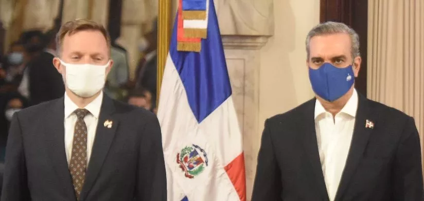 Robert Thomas y el presidente Abinader en el Palacio. Robert Thomas y el presidente Abinader en el Palacio.
