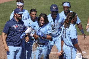 Bichette jonronea en la 9na, Azulejos superan 5-4 a Yanquis