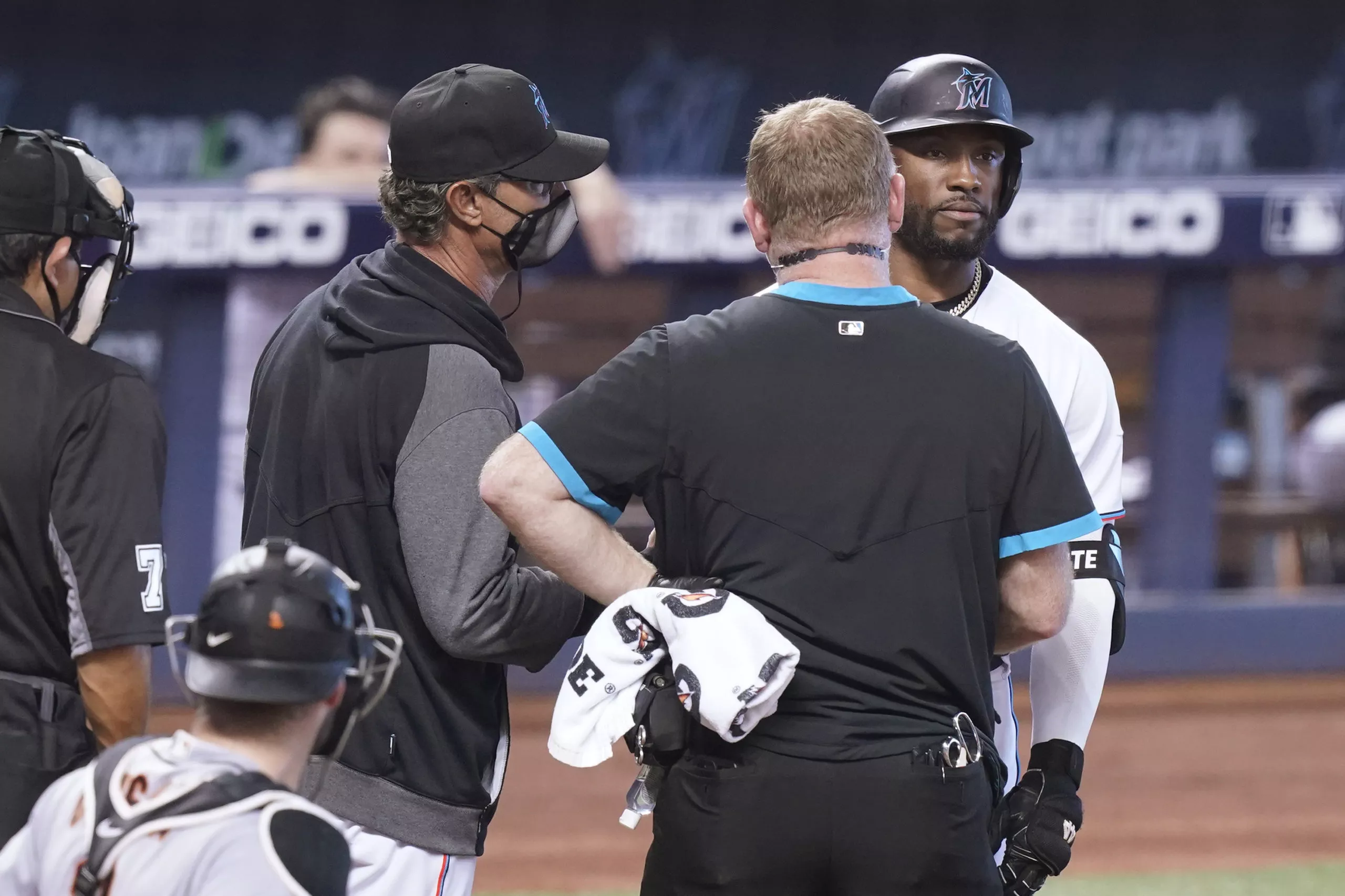 Starling Marte estará fuera debido a una costilla izquierda fracturada