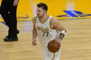 Doncic luce con 39 puntos; Mavs apalean a Warriors