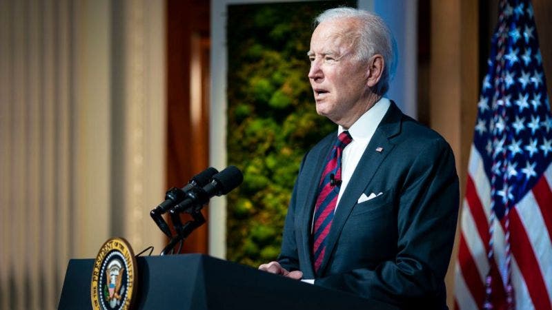 Biden promete recortar emisiones de CO2 de EE.UU. a la mitad para finales de década