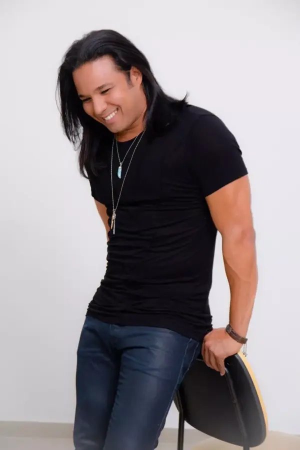 Héctor Gonz, se estrena en el cine al lado de Jennifer López