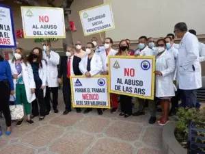 Médicos acatan paro 100% a ARS en Santiago