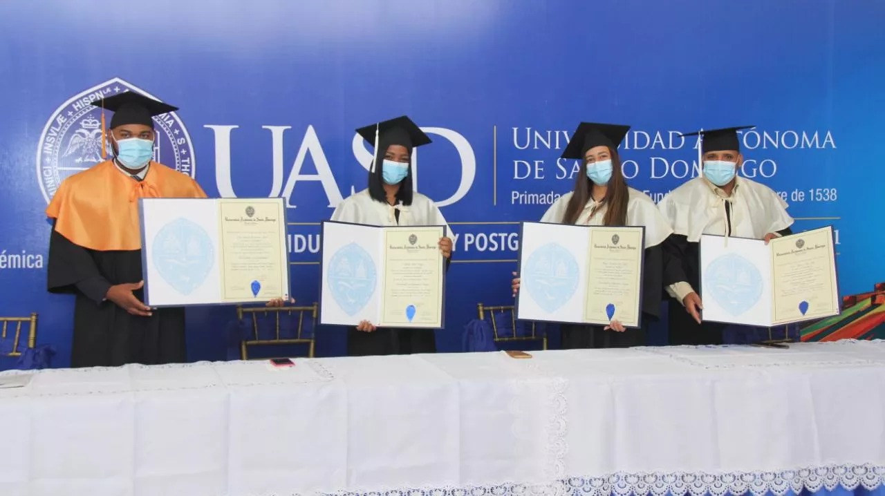 UASD gradúa 2, 000 profesionales de grado y postgrado