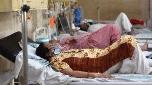 Coronavirus: India supera los 300.000 casos diarios de covid-19 mientras el oxígeno escasea