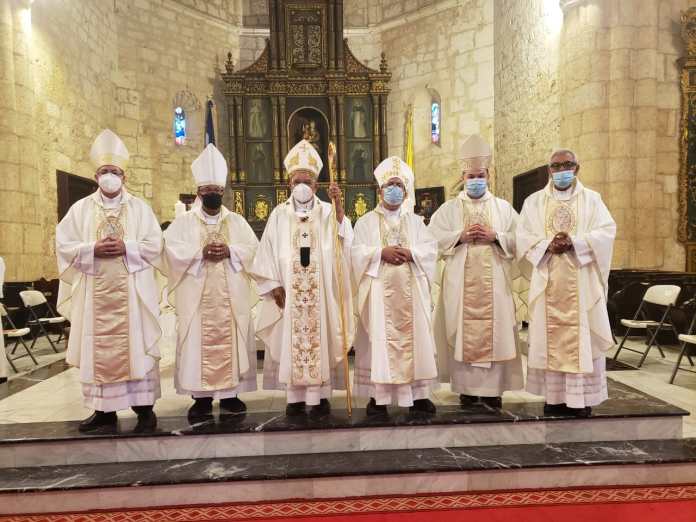 Jueves Santo: sacerdotes renuevan sus promesas sacerdotales en Misa Crismal