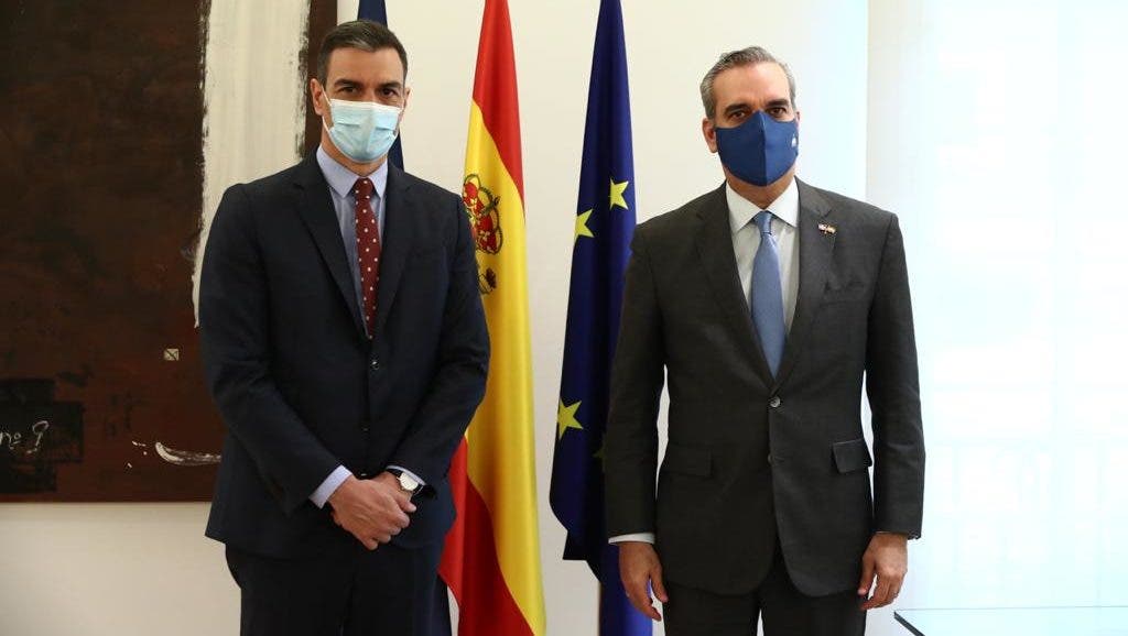 Abinader se reúne con el presidente español; hablan de vacunación y relaciones bilaterales