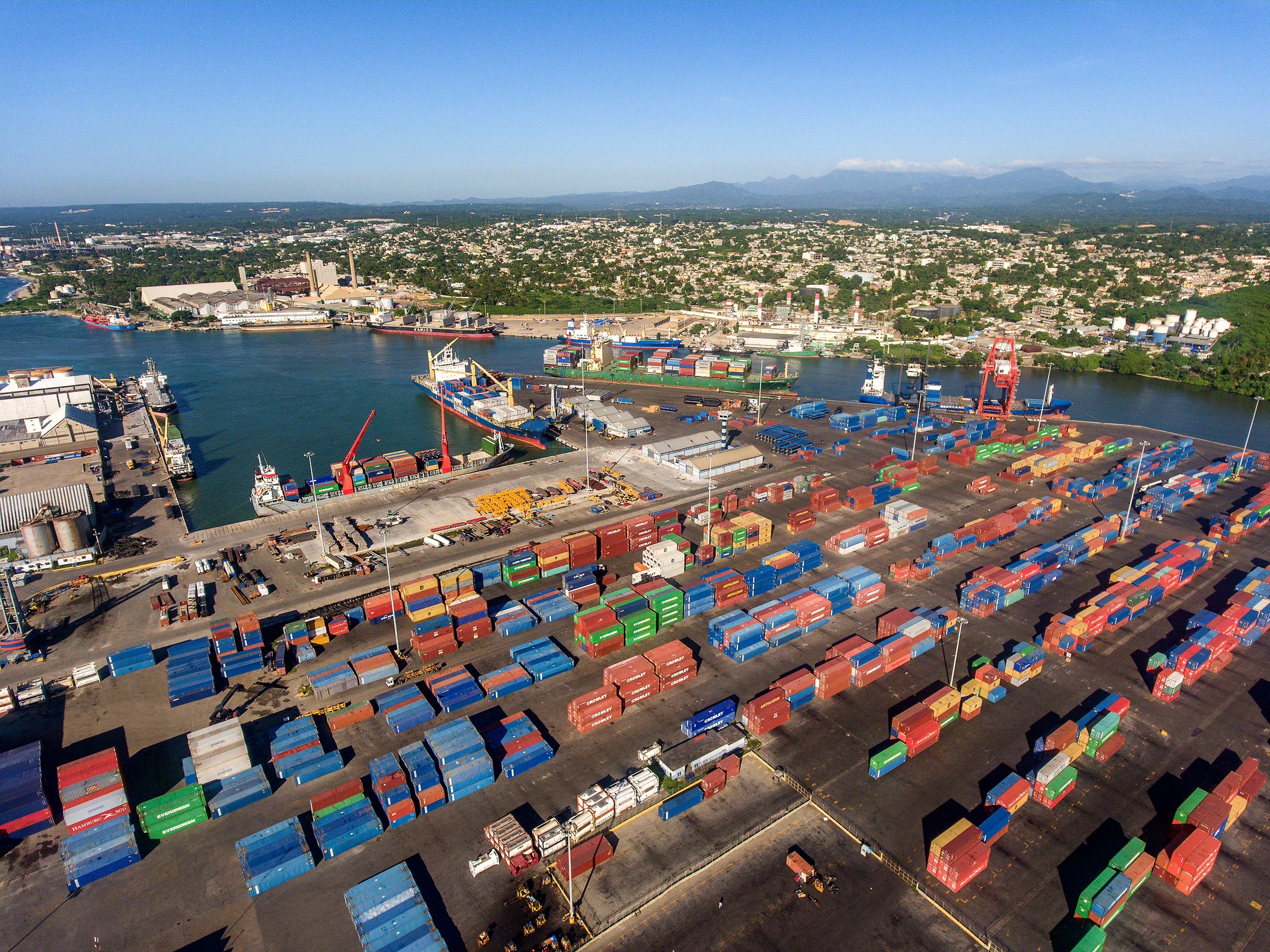 Exportaciones suben 9.7% en primer trimestre del año