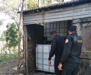 Desmantelan otra fábrica clandestina de alcohol en San Pedro de Macorís