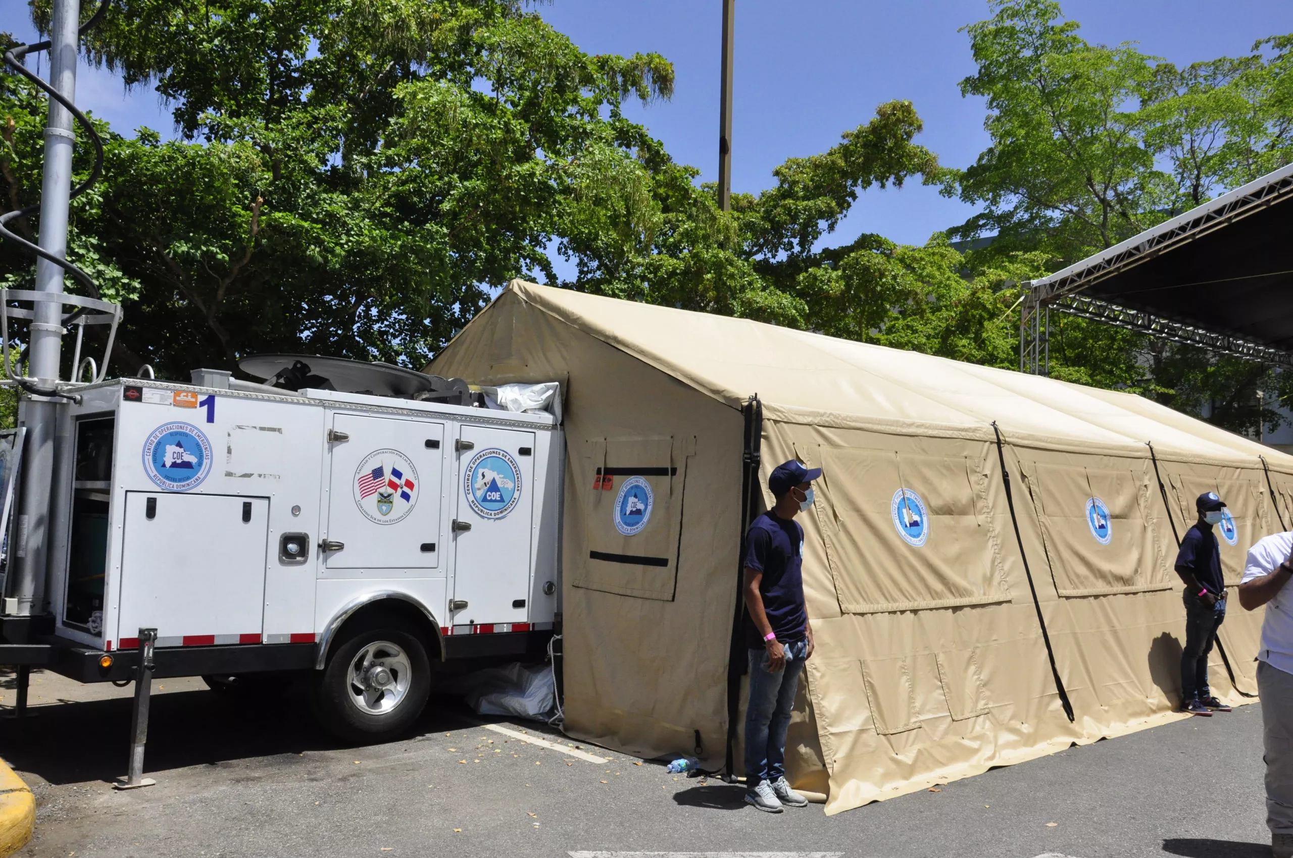 EE.UU dona a RD tres hospitales móviles y dos centros de operaciones móviles 