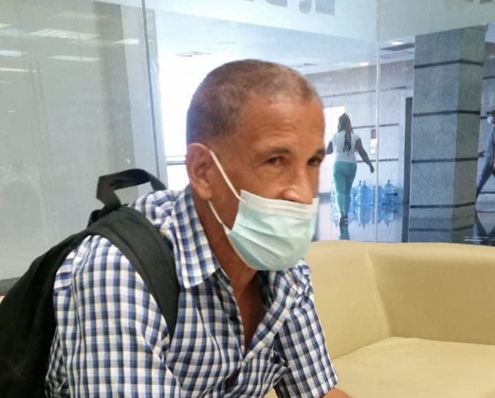 Hombre denuncia plaga de chinchas invade Capotillo; pide a autoridades fumigar