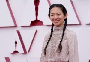 Chloé Zhao hace historia y gana el Óscar a la mejor dirección por «Nomadland»