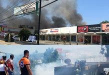 Incendio afecta más de 10 viviendas y comercios en sector Padre Granero de Puerto Plata