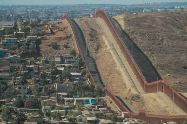 EEUU cancela los proyectos del muro y atenderá a las comunidades fronterizas