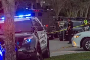 Arrestan a alumno por amenazar en redes sociales con detonar bomba en colegio de Florida