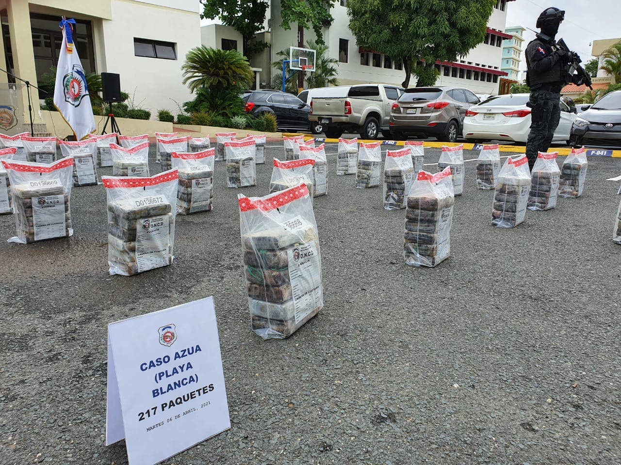 Autoridades se incautan 217 paquetes de drogas en costas de Azua
